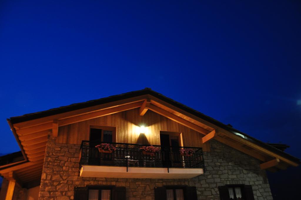 Апартаменты Le Foyer De La Ferme Аоста Экстерьер фото